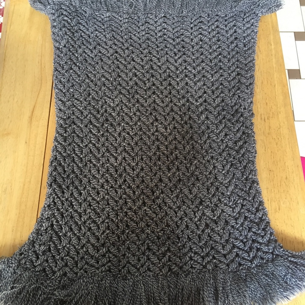 American Eagle grey neck cowl.